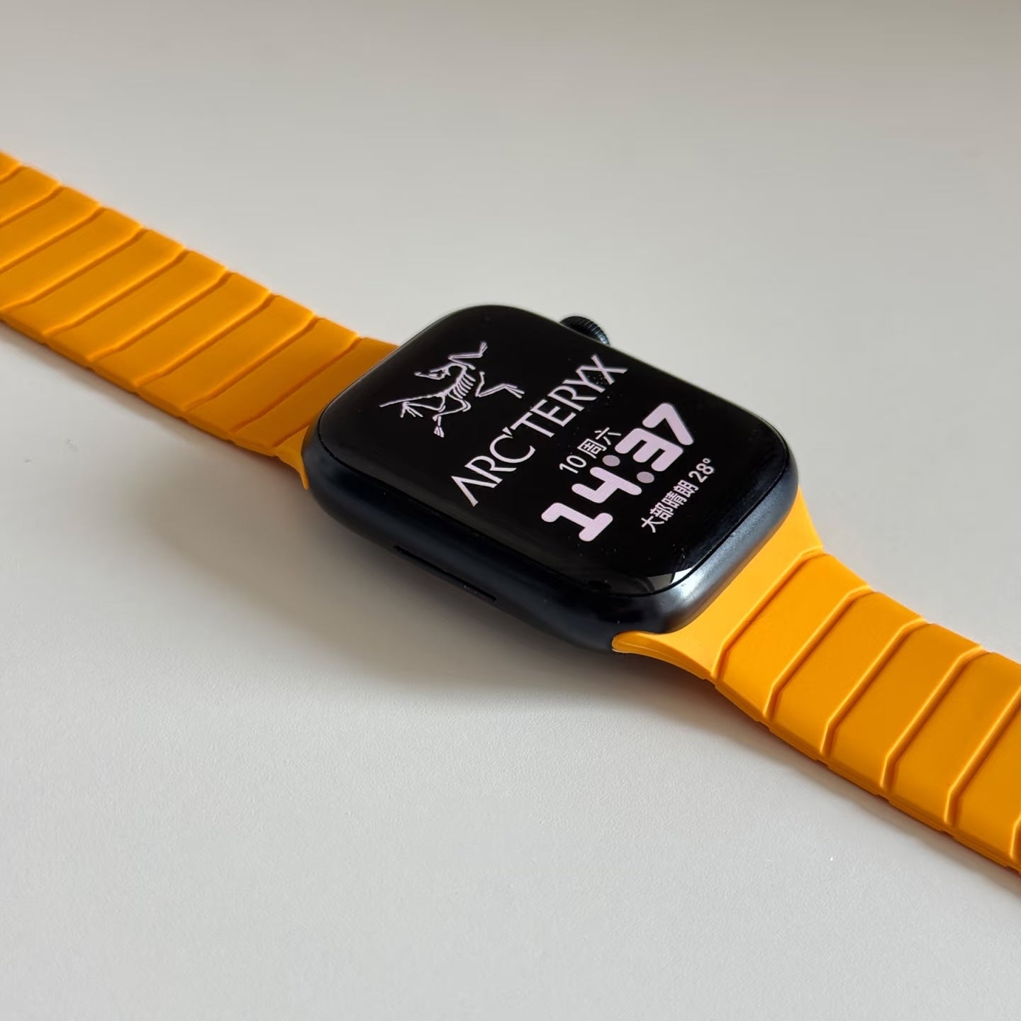 Tire tread magnetic strap for Apple Watch